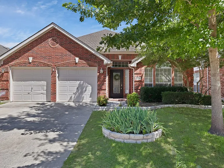 5516 Broken Bend Dr — Photo 1