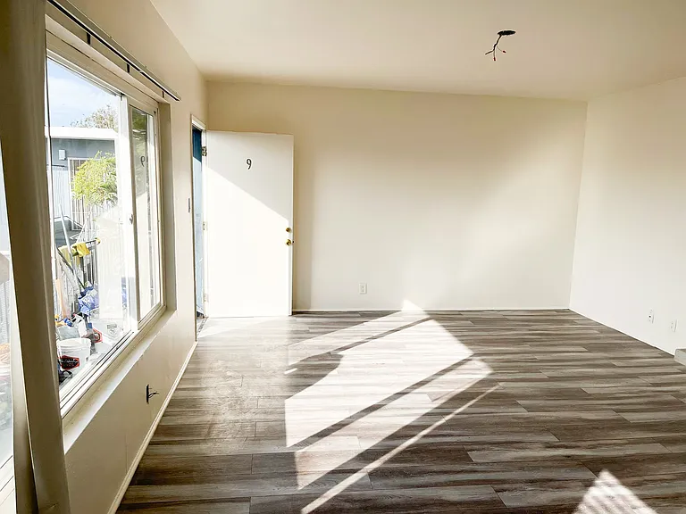 130 W Hoover Ave #9 — Photo 2