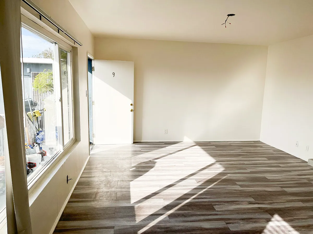 Building Photo - 130 W Hoover Ave #9