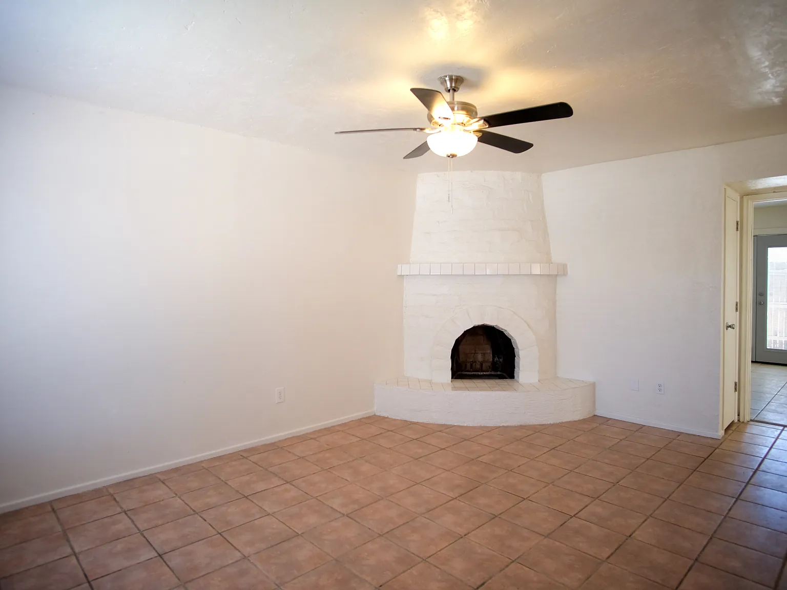 2 bed, 820 sqft, $1,295 — Photo 4