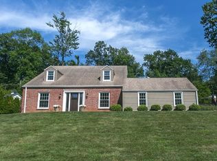 1710 Fawnvalley Dr, Des Peres, MO 63131