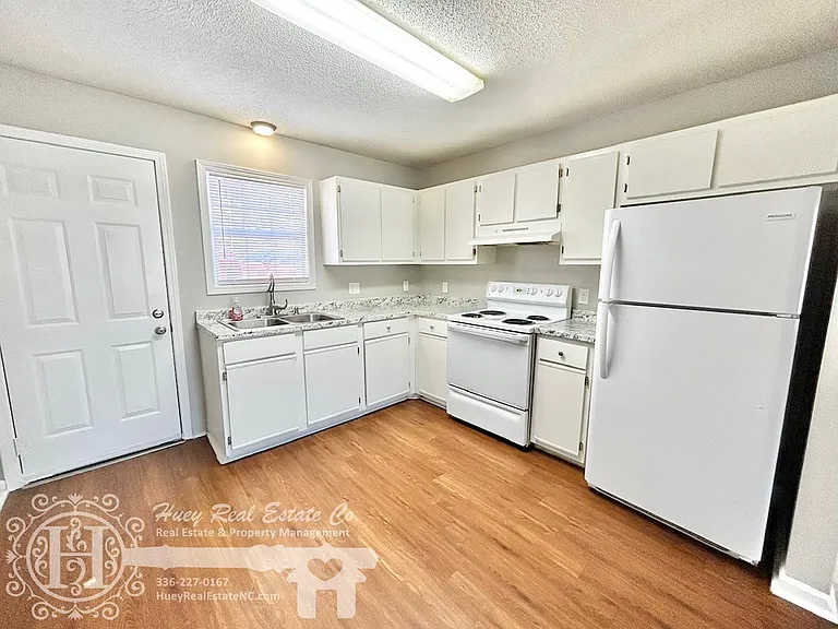 620 E Davis St #A — Photo 6