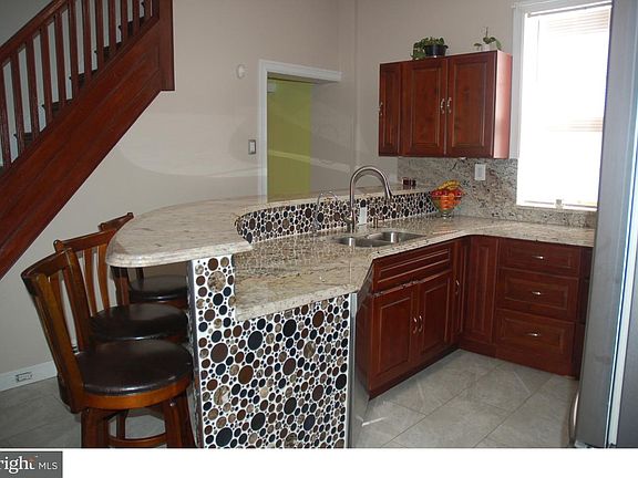 2nd image of 1103 Genesee St