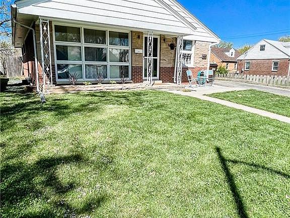 3rd image of 445 Rockhill Ave