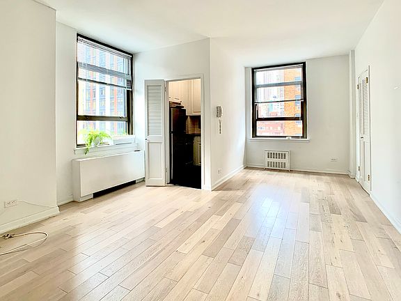 4th image of 4 Park Ave APT 12A