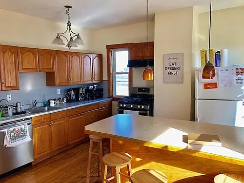 346 Faneuil St Photo 1