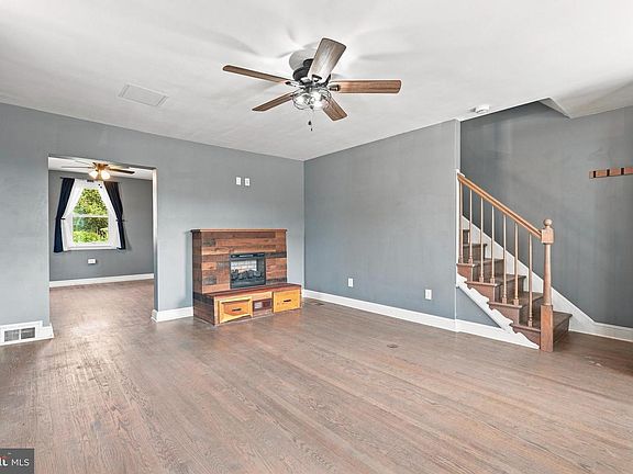 4th image of 2611 N Snyder Ave
