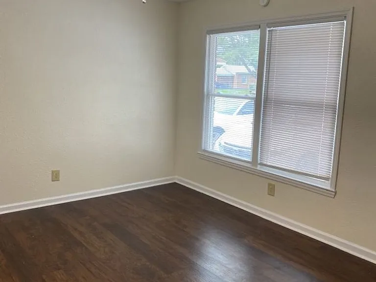 Skyline Apartments — Photo 33