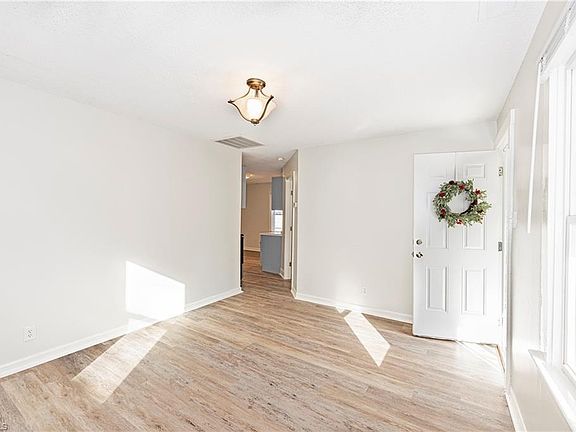 4th image of 2204 Rawson St