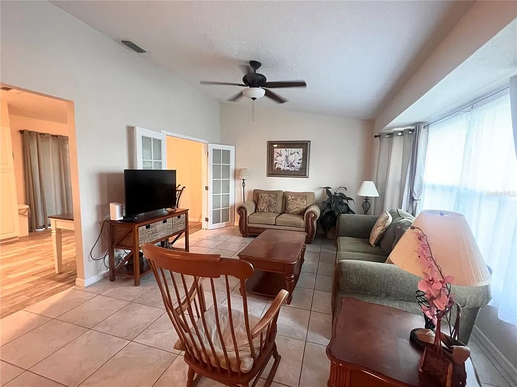 2 bed, 2.0 bath, 1220 sqft, $1,750 — Photo 2