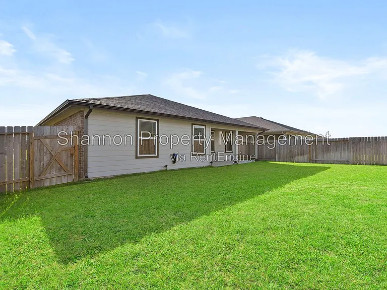 7915 Murciana Dr — Photo 33