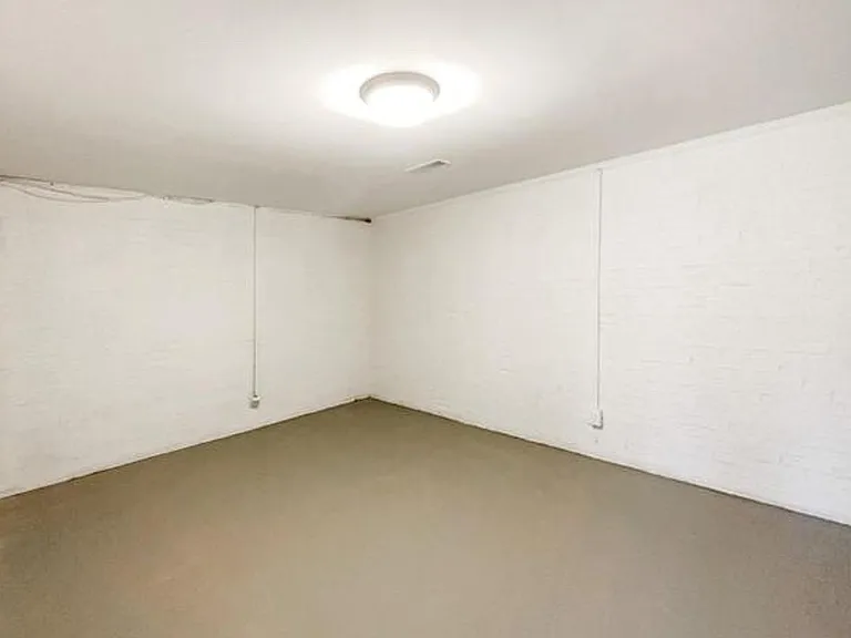 310 Foxcroft Dr — Photo 1