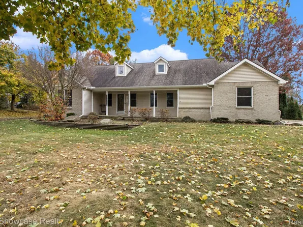 2305 Verna Ln, Commerce Township, MI 48382