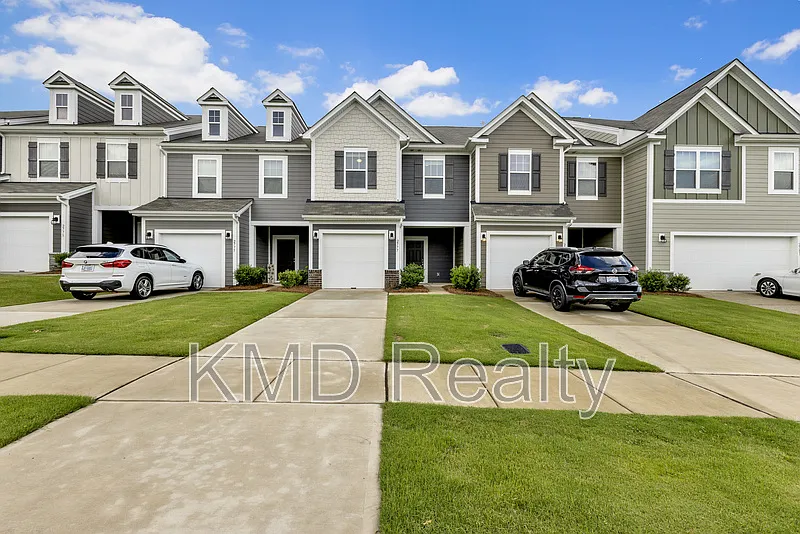3 bed, 2.5 bath, $2,050 — Photo 1