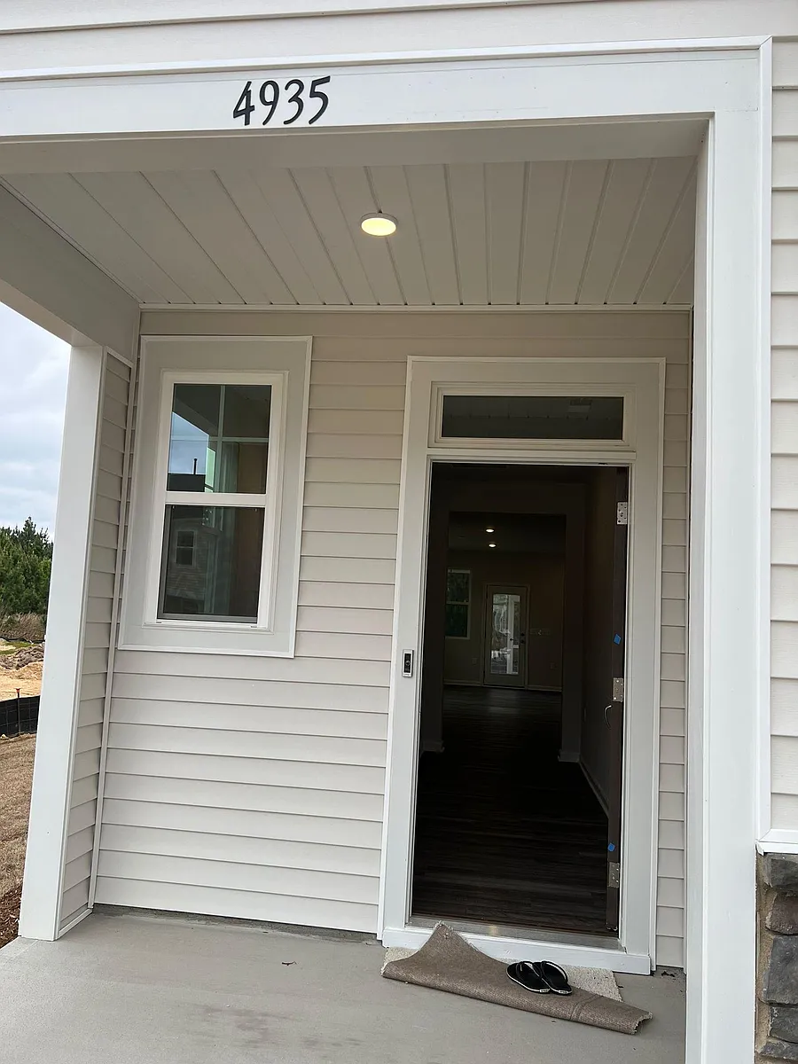 Building Photo - 4935 Arkose Dr