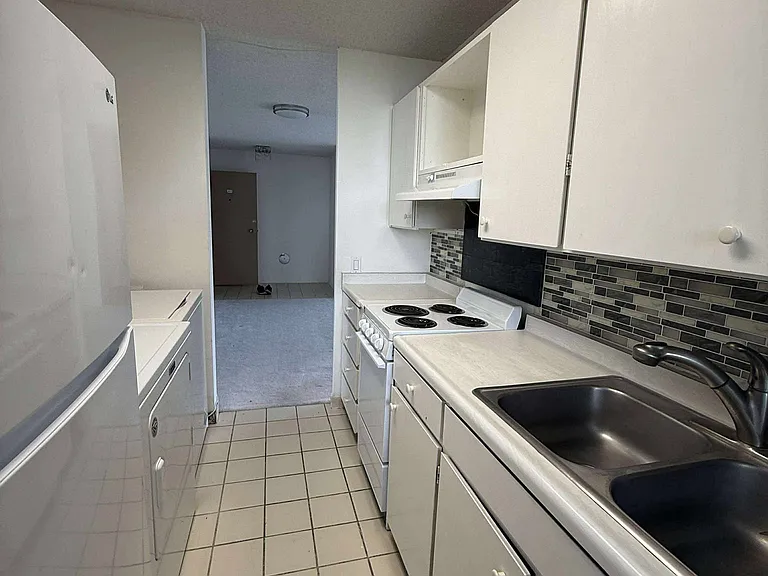 1710 Punahou St #403 — Photo 6