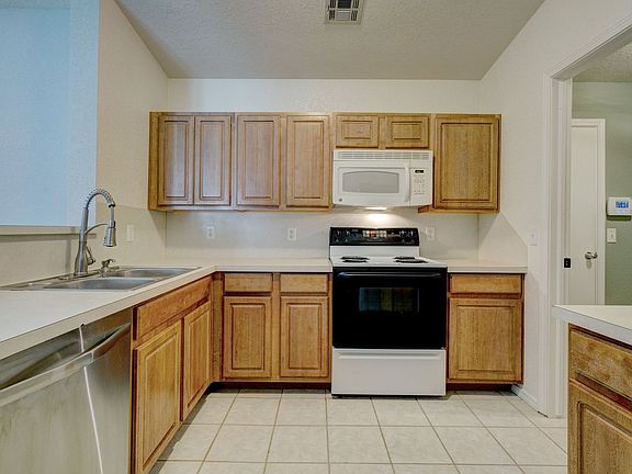 5th image of 15509 Lilly Garden Ln