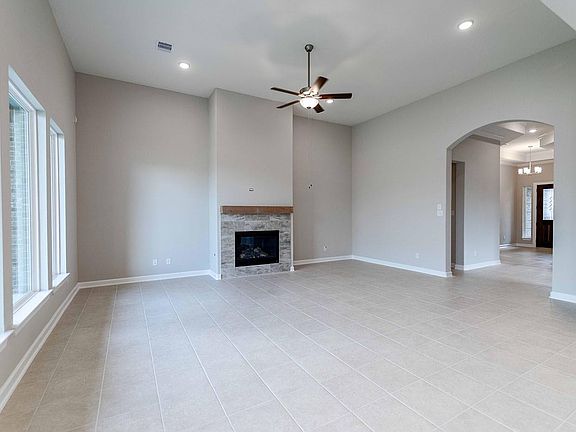 5th image of 801 Wormwood Dr