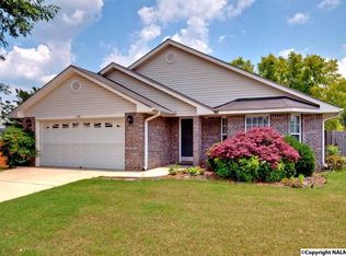 122 Wallhaven Dr SW, Huntsville, AL 35824