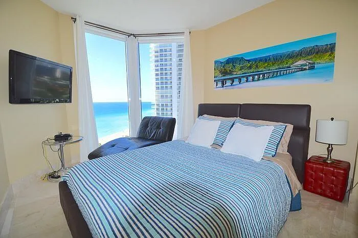 2 bed, 1266 sqft, $4,950 — Photo 3