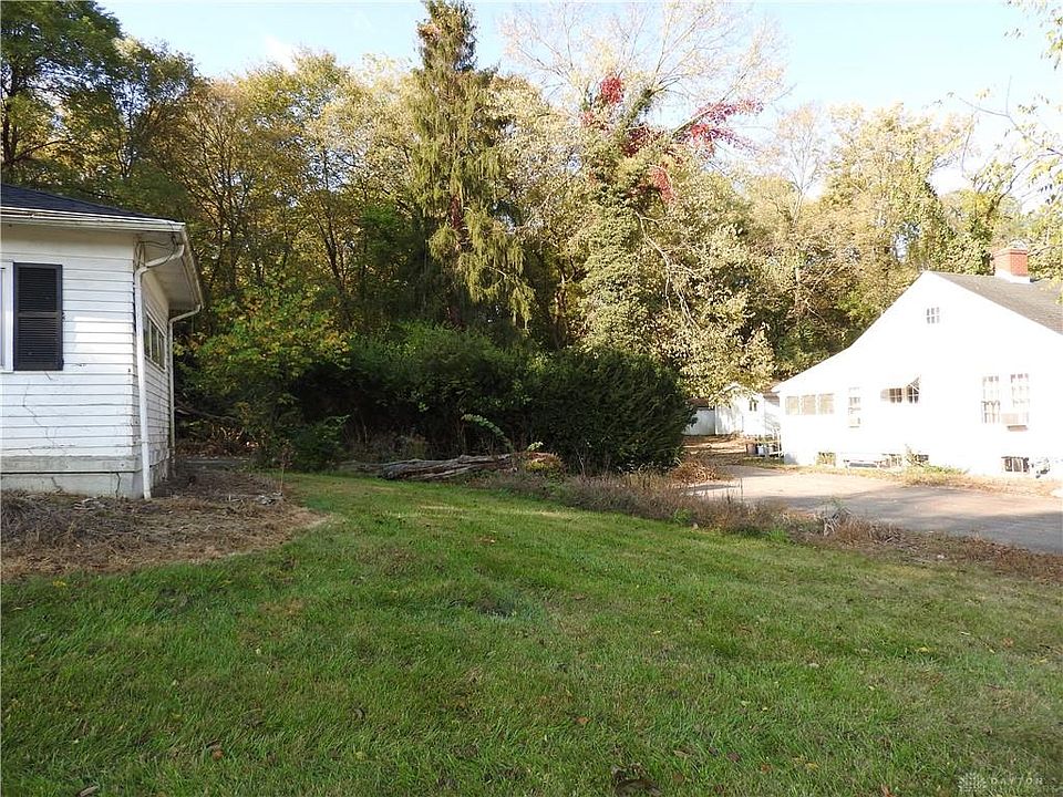 2nd image of 7417 N Main St