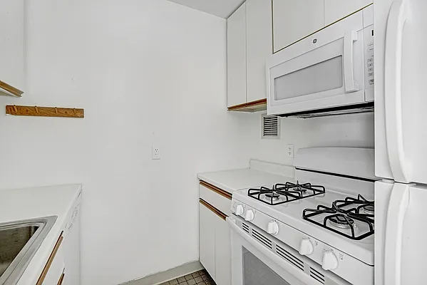 Rented by Compass | media 21