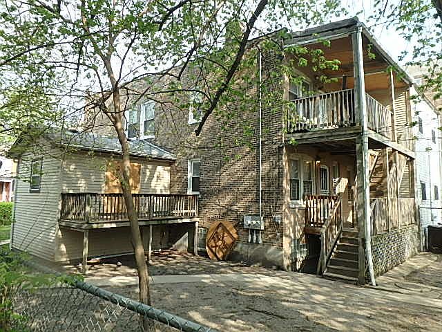 2nd image of 1111 S Richmond St