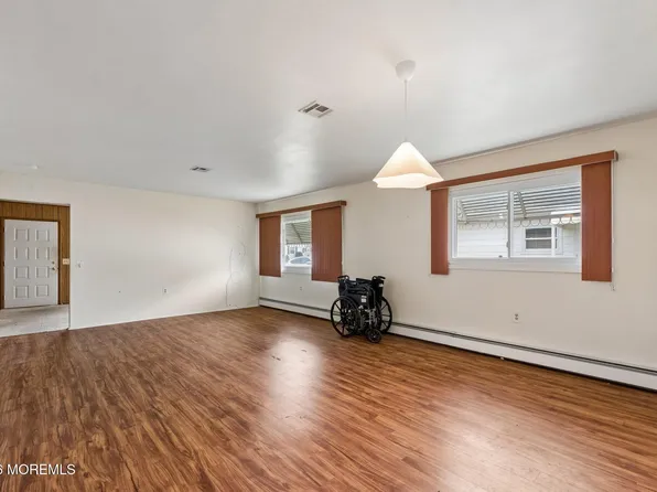 93 Hyannis Street, Toms River, NJ 08757