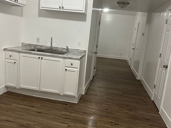 5th image of 3920 Deodar St Unit 2
