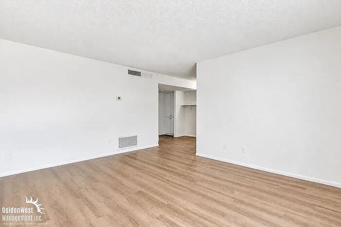 2041 W Berridge Ln #1 — Photo 3