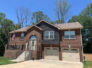102 Jackbat Ct, Clarksville, TN 37043
