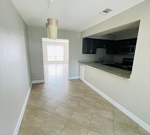 5th image of 606 Casa Park East Ct