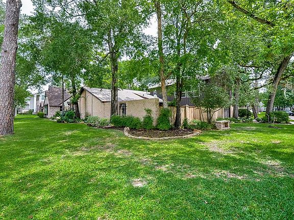 4th image of 402 Winter Oaks Dr