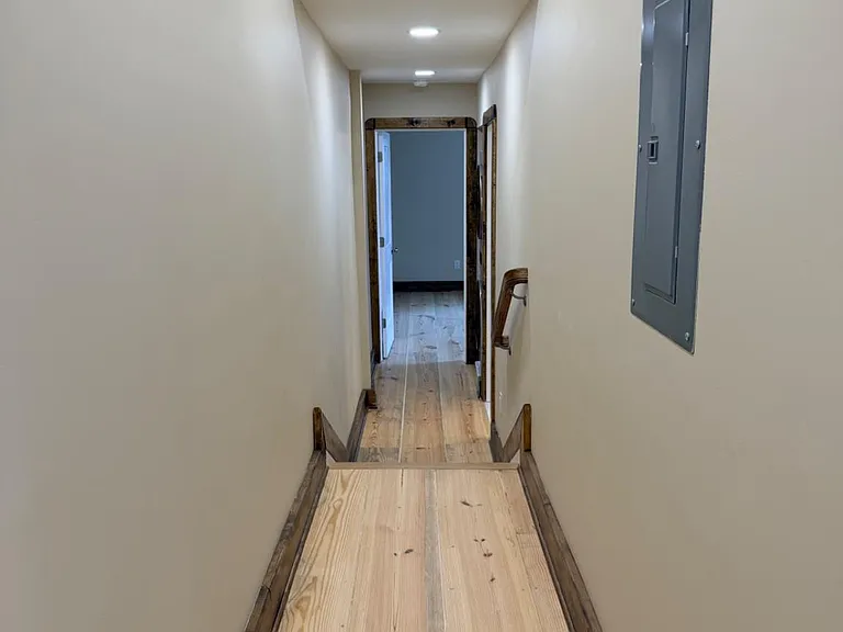 121 E Union St — Photo 25