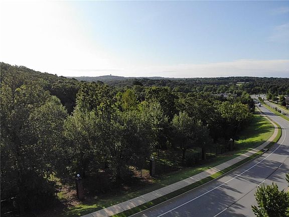 5th image of 3064 E Joyce Blvd
