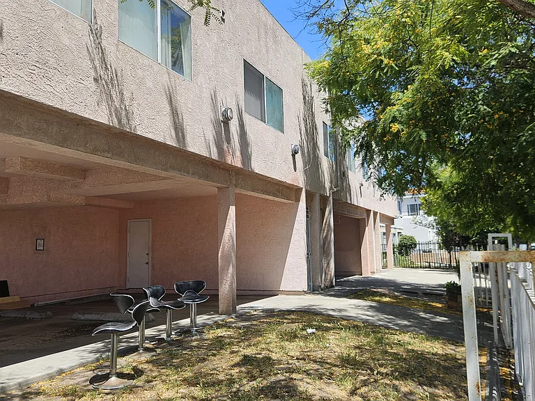1750 S Longwood Ave #9 — Photo 7