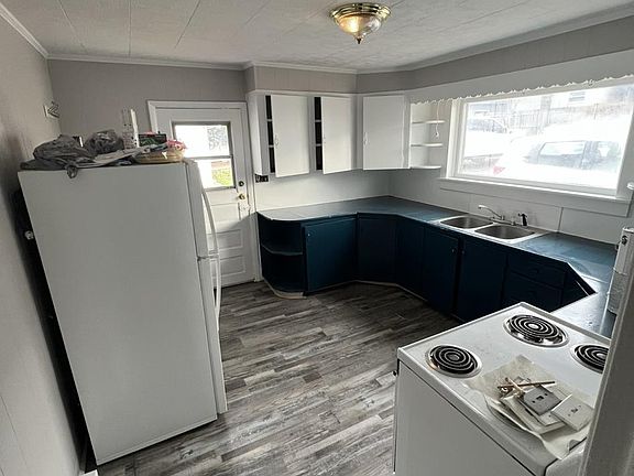 4th image of 26 E Elmira St #3