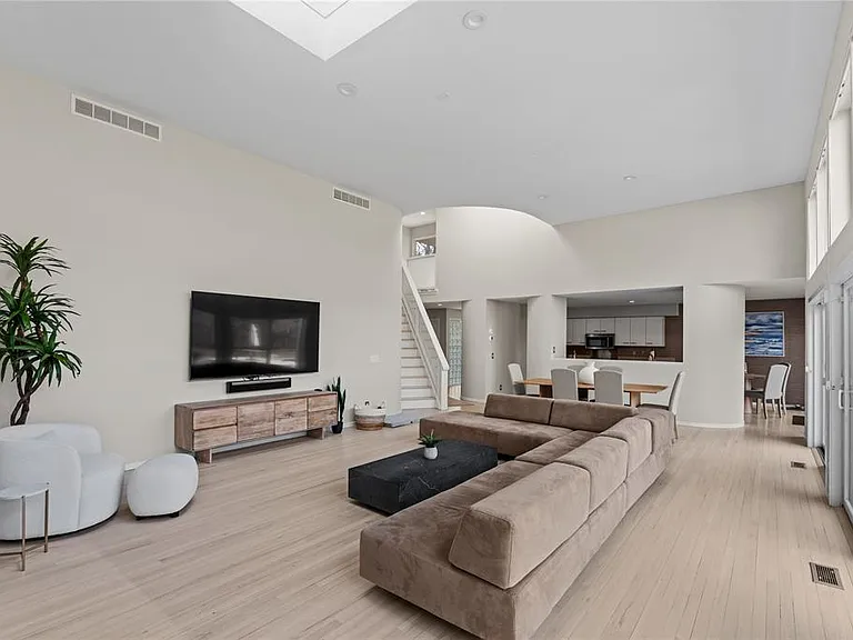 10 Fox Hollow Dr — Photo 15