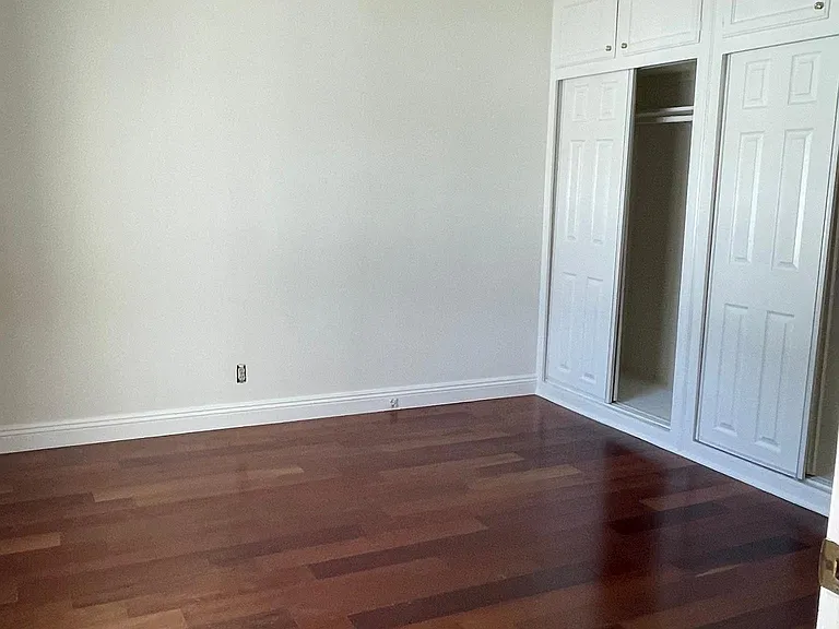 2820 N Buena Vista St — Photo 23