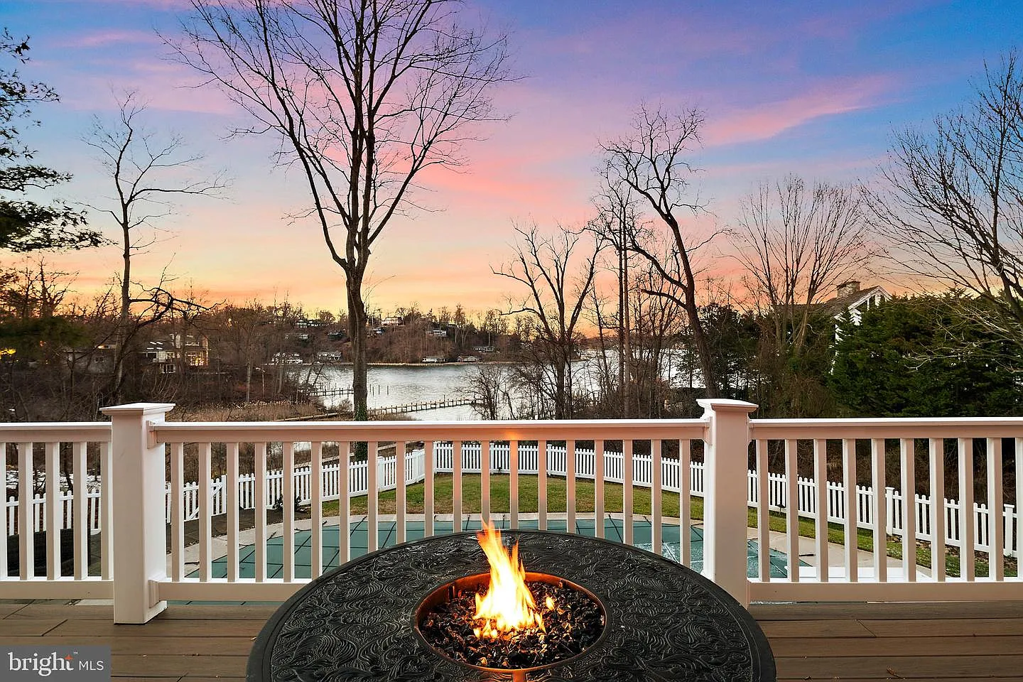 812 Coachway photo 1