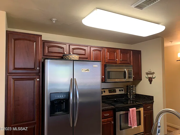 2550 E River Rd #16301 — Photo 8