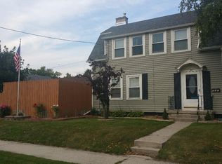 537 Riverview Dr, Manitowoc, WI 54220