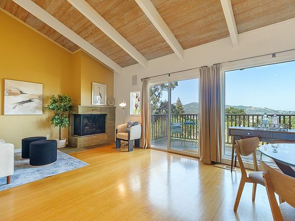3rd image of 132 Tiburon Boulevard