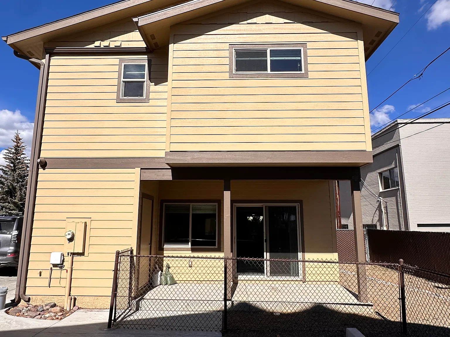 3 bed, 2.5 bath, 1300 sqft, $2,300 — Photo 2