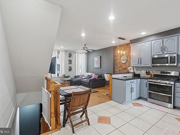 5th image of 1522 Brown St #1