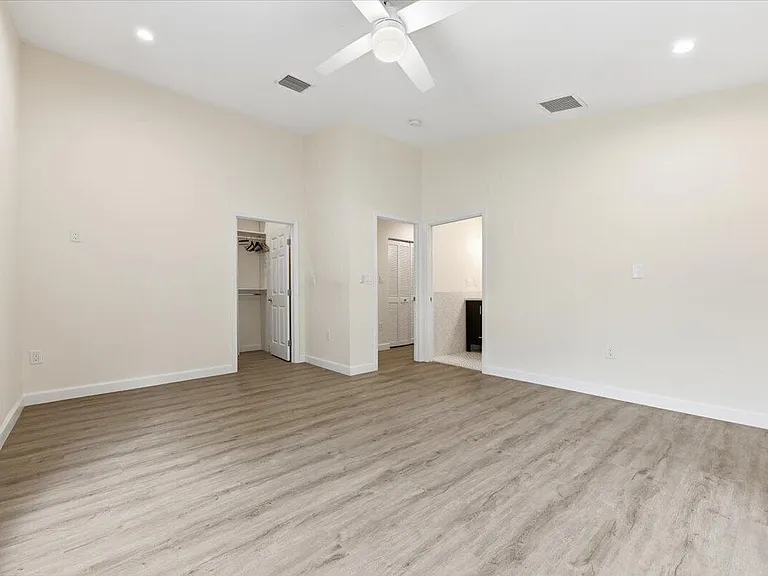 530 NE 3rd Ave — Photo 20