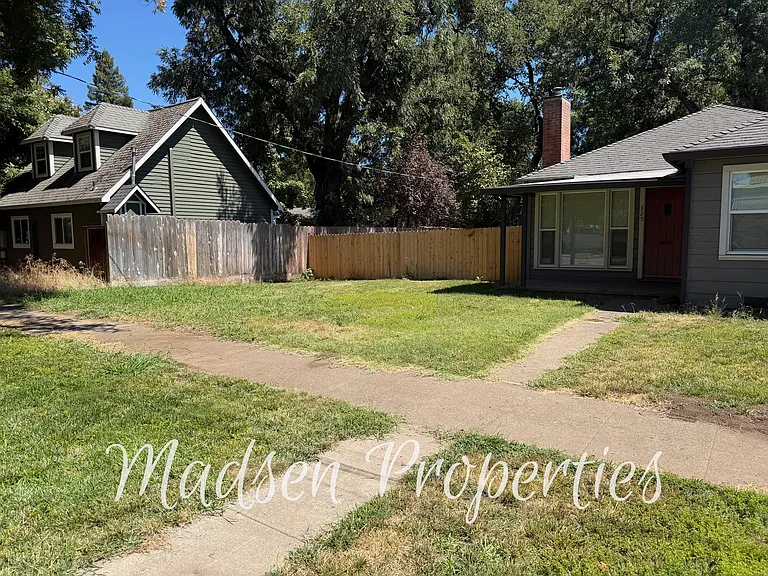 325 W 3rd Ave — Photo 3