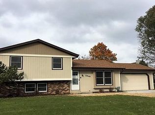 2846 W Briarwood Dr, Franklin, WI 53132