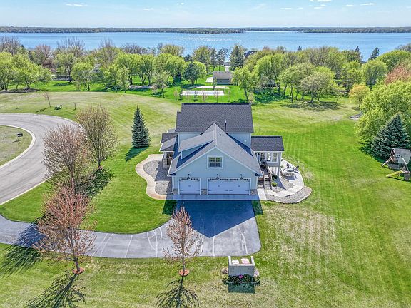 2nd image of 3693 Crestwood Rdg NE