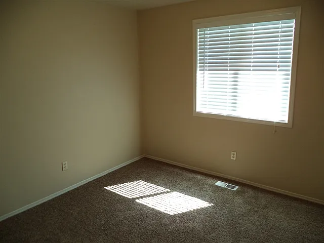 609 Oxford Way — Photo 9